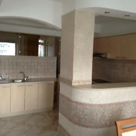 Exclusive Apartmant In The Center Of Near The Main Train/bus Station Apartman