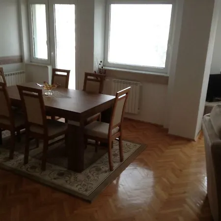 Exclusive Apartmant In The Center Of Near The Main Train/bus Station Apartman