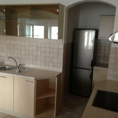 Exclusive Apartmant In The Center Of Near The Main Train/bus Station Apartman