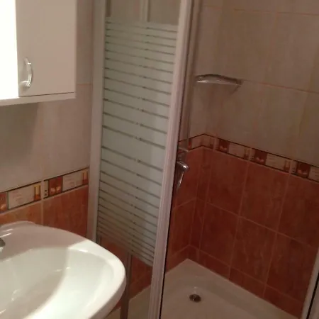 Exclusive Apartmant In The Center Of Near The Main Train/bus Station Apartman